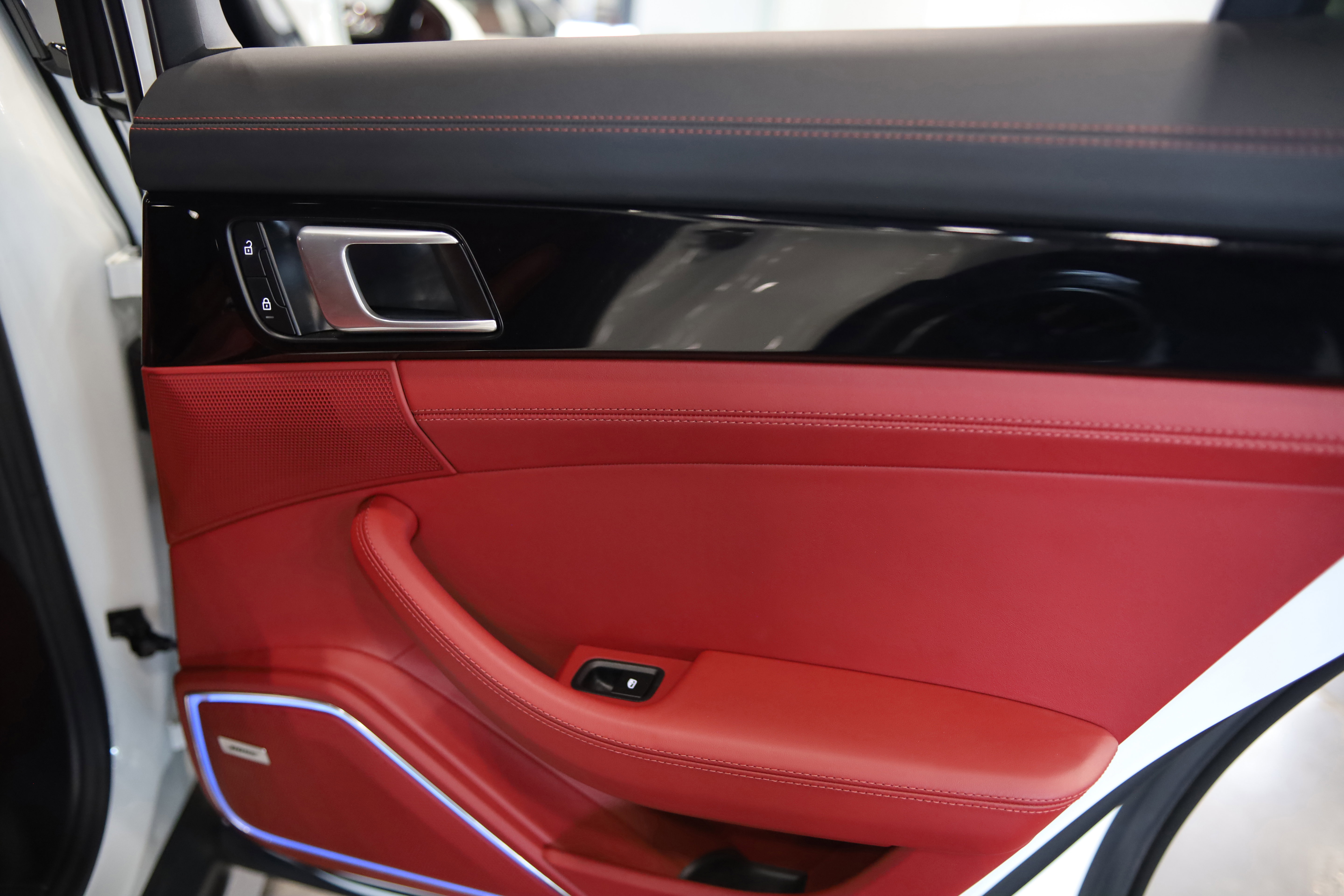 Used 2022 Porsche Panamera 4 AWD/4WD image 41
