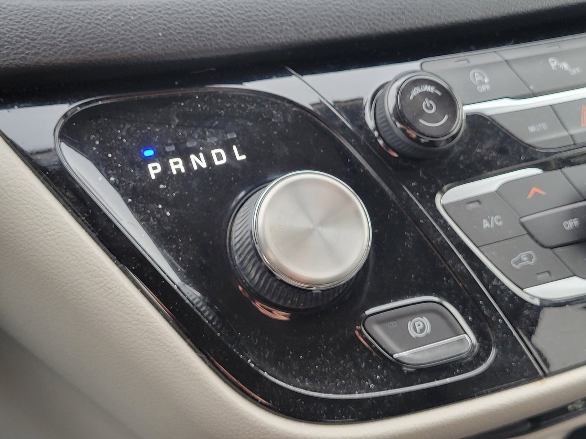 Used 2020 Chrysler Pacifica Touring-L FWD image 29