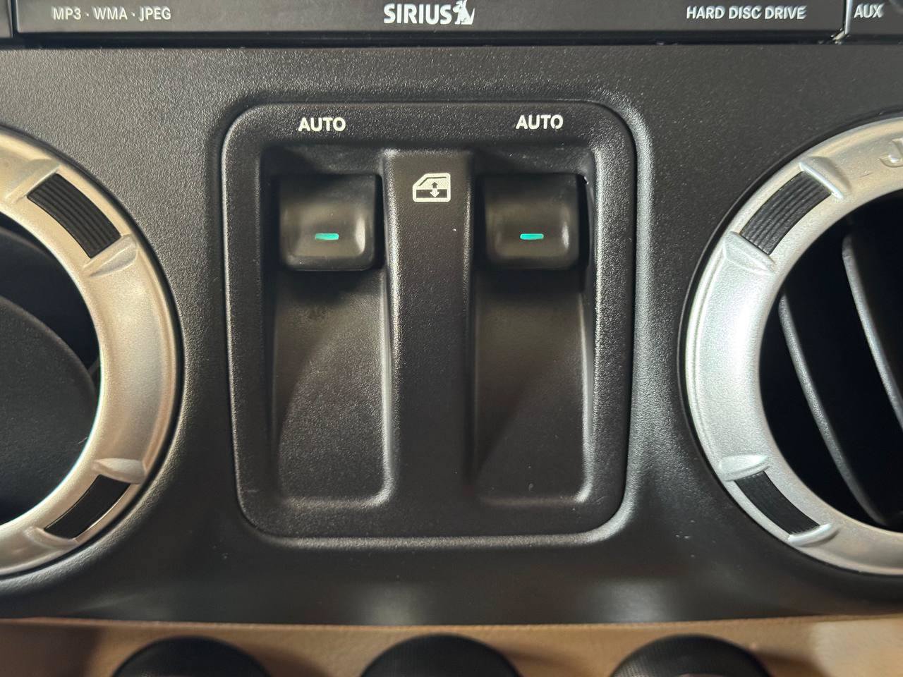 Used 2015 Jeep Wrangler Rubicon w/ Power Convenience Group AWD/4WD image 22