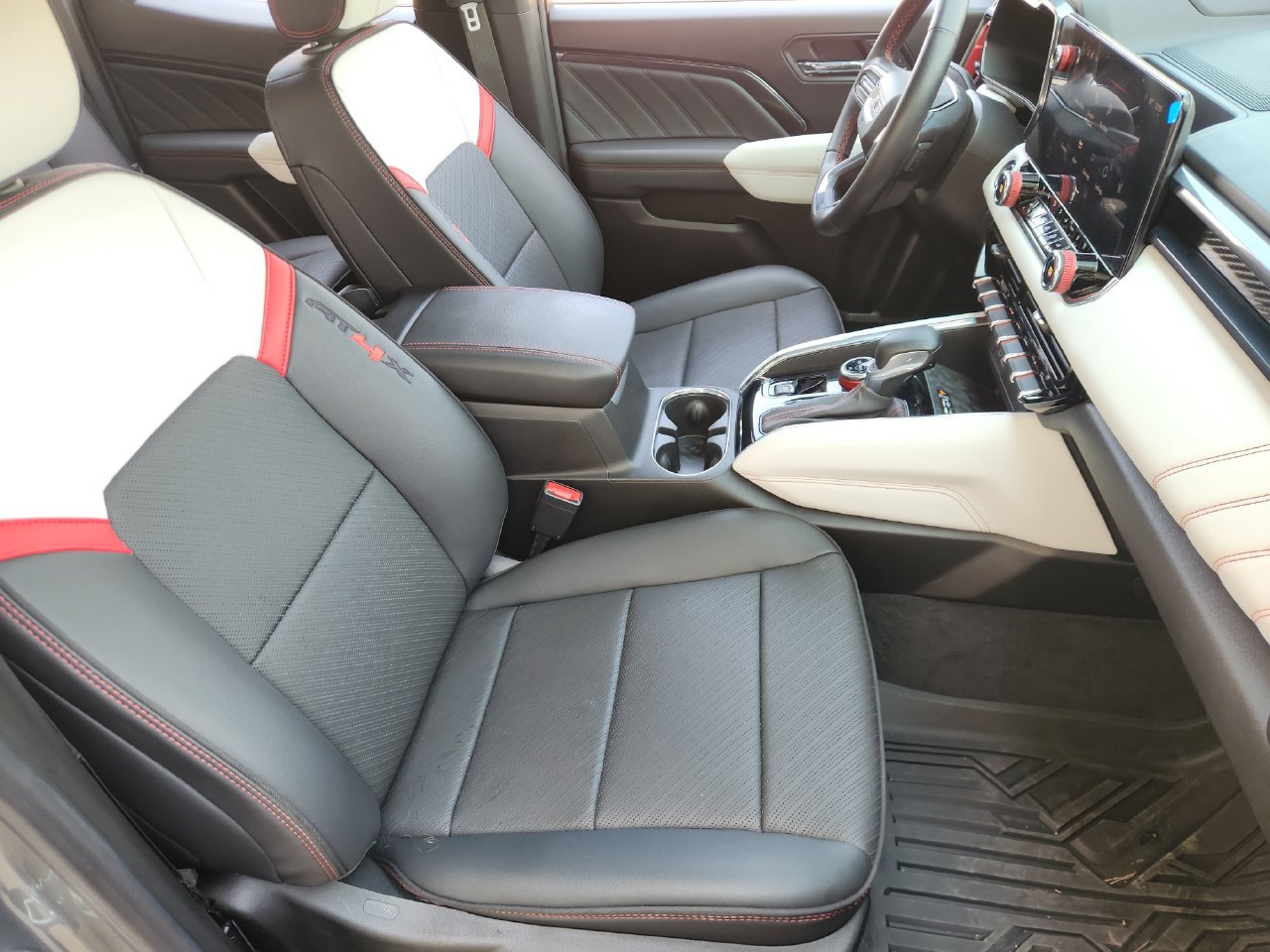 Used 2024 GMC Canyon AT4X AWD/4WD image 12