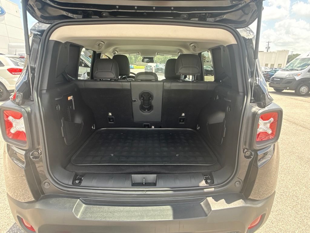 Used 2022 Jeep Renegade Trailhawk w/ Trailer Tow Group AWD/4WD image 8
