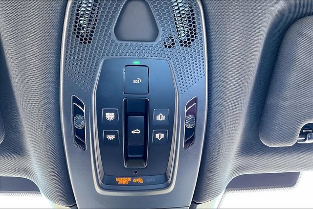 Used 2025 Porsche Panamera RWD image 16