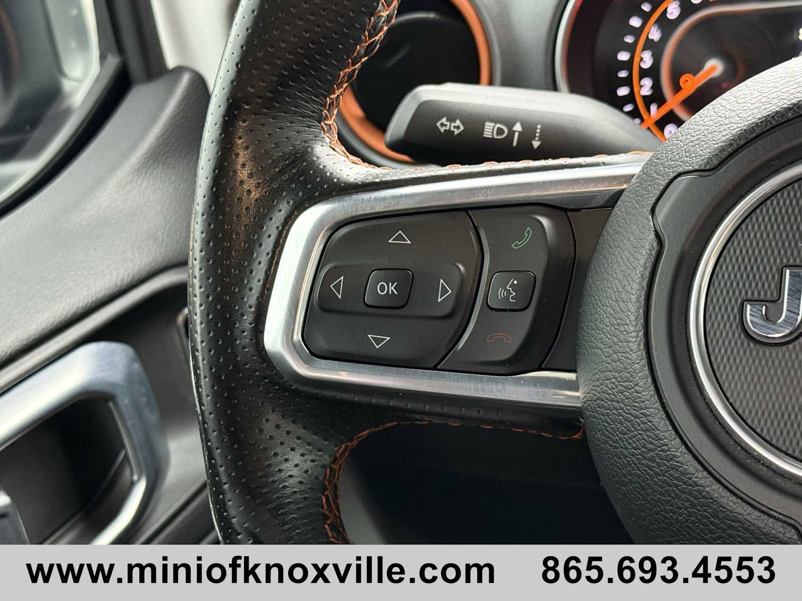 Used 2023 Jeep Gladiator Mojave w/ Cold Weather Group image 15