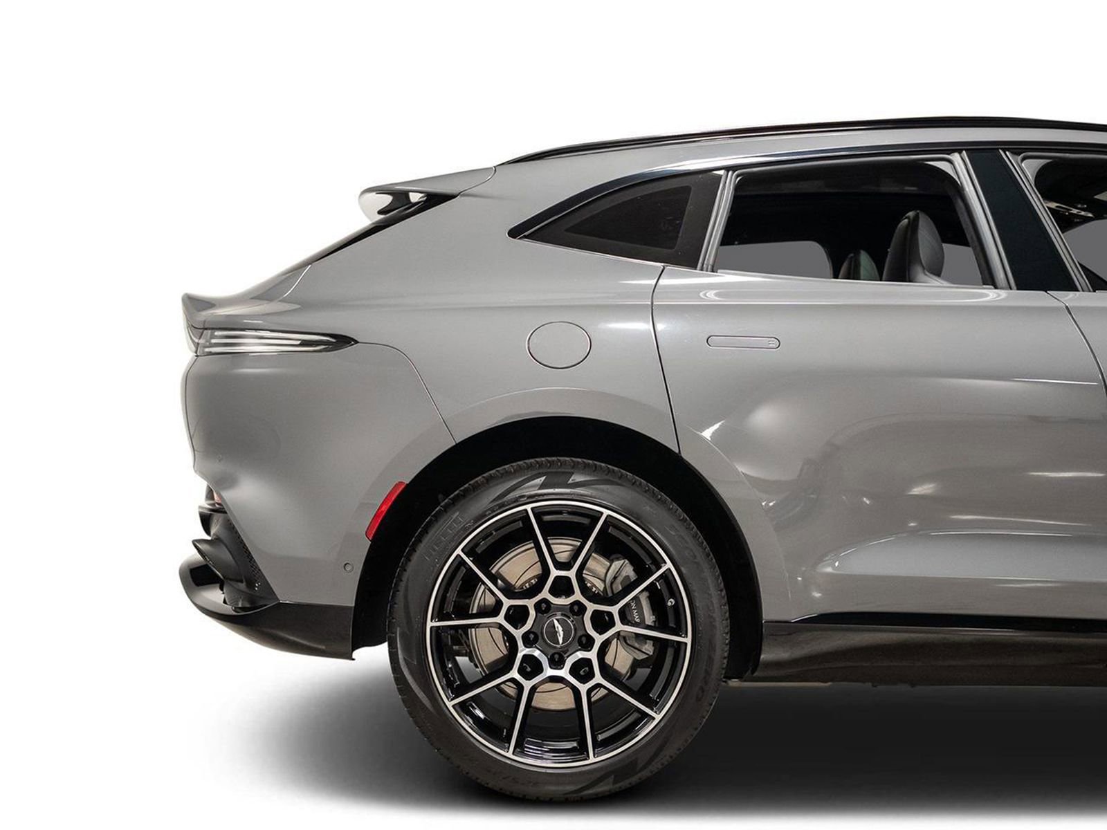 Used 2021 Aston Martin DBX image 26