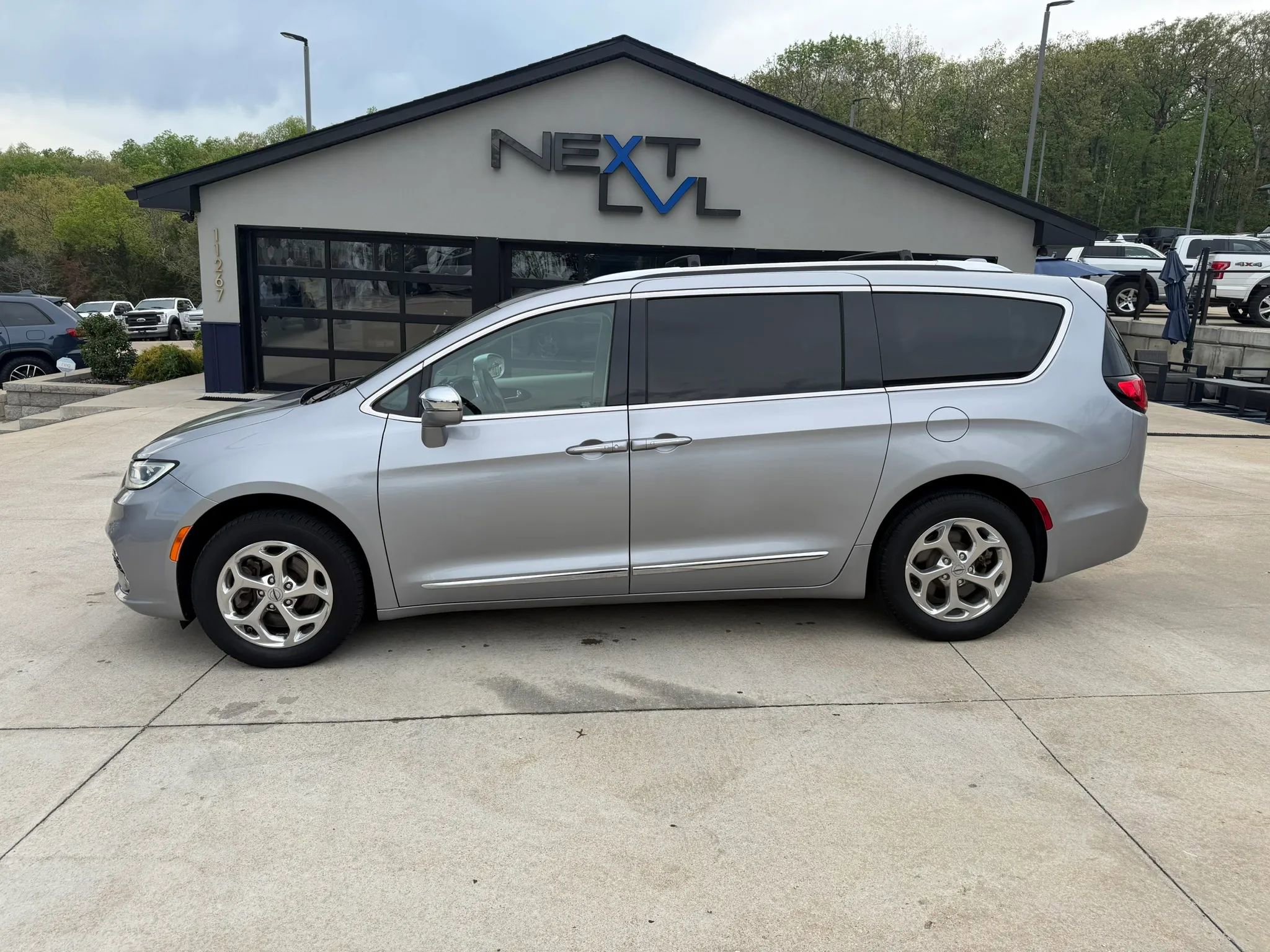 Used 2021 Chrysler Pacifica Limited image 6