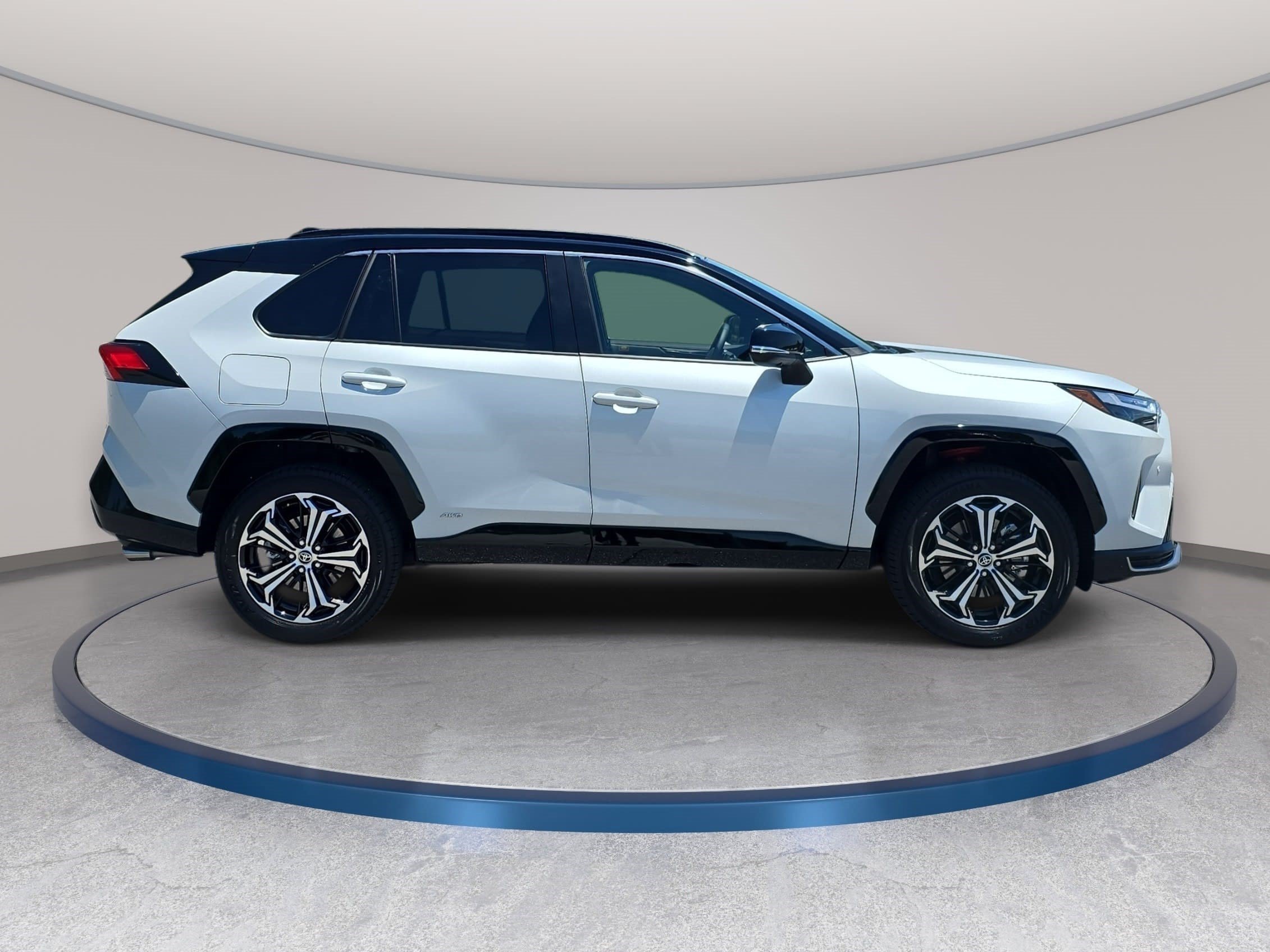 Used 2025 Toyota RAV4 XSE w/ Premium Package AWD/4WD image 4