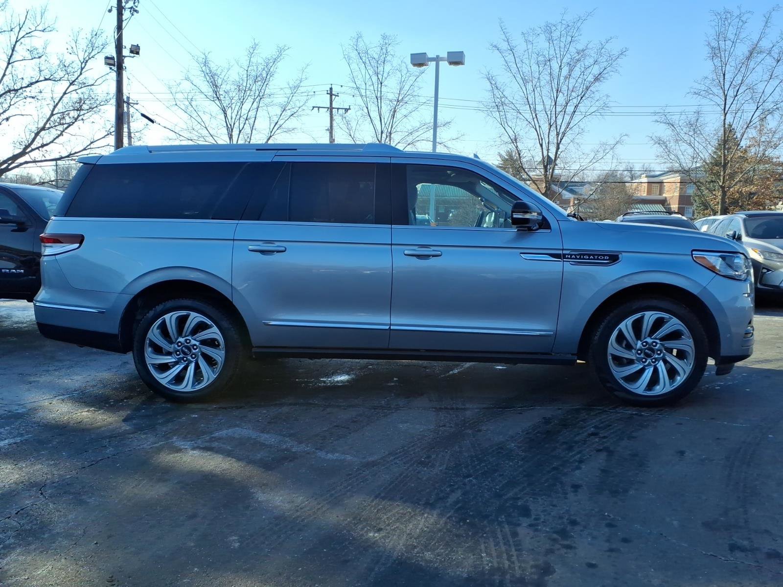 Certified 2024 Lincoln Navigator L Reserve image 8
