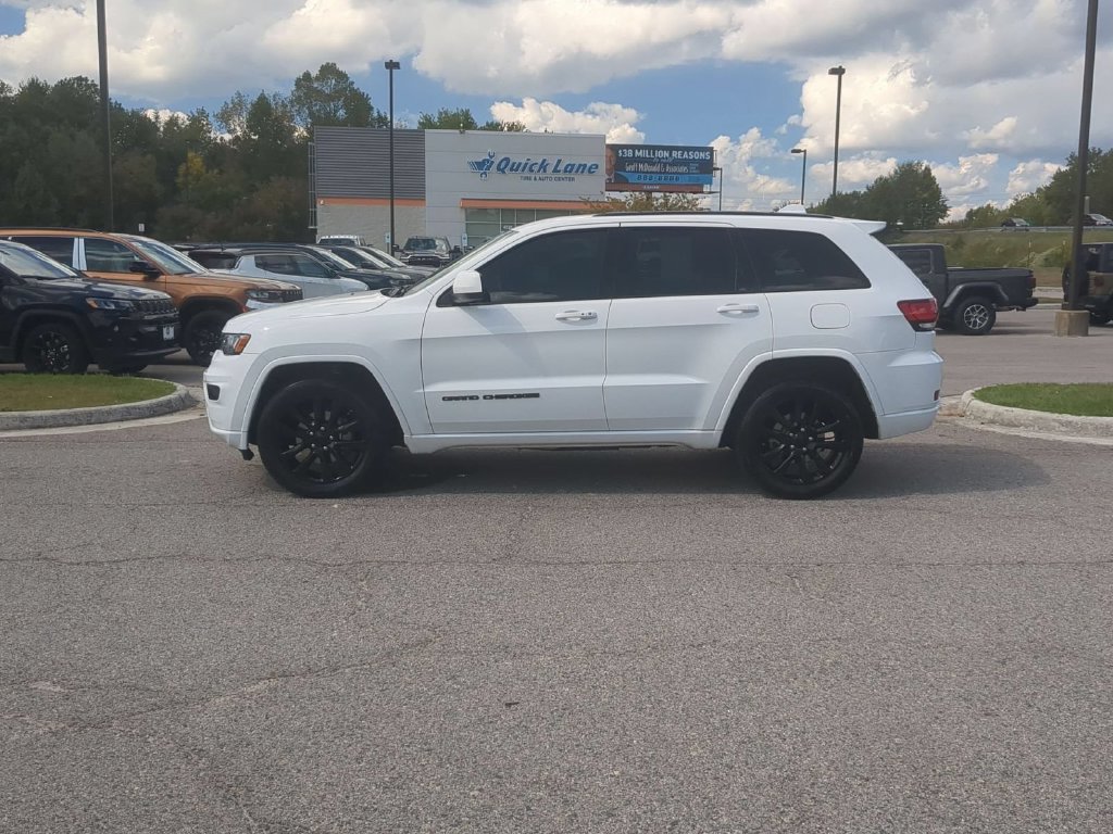 Used 2018 Jeep Grand Cherokee Altitude AWD/4WD image 2