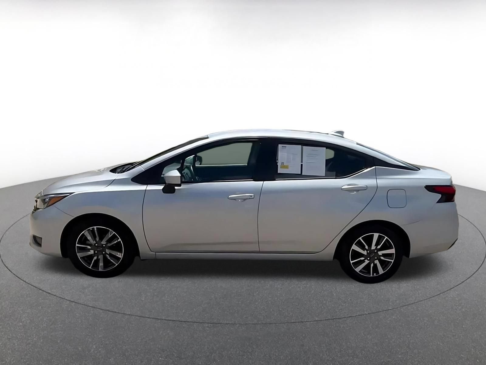 Used 2025 Nissan Versa SV FWD image 9