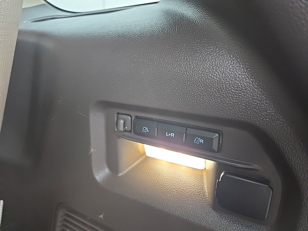 Certified 2022 Ford Explorer Platinum w/ Equipment Group 601A image 21