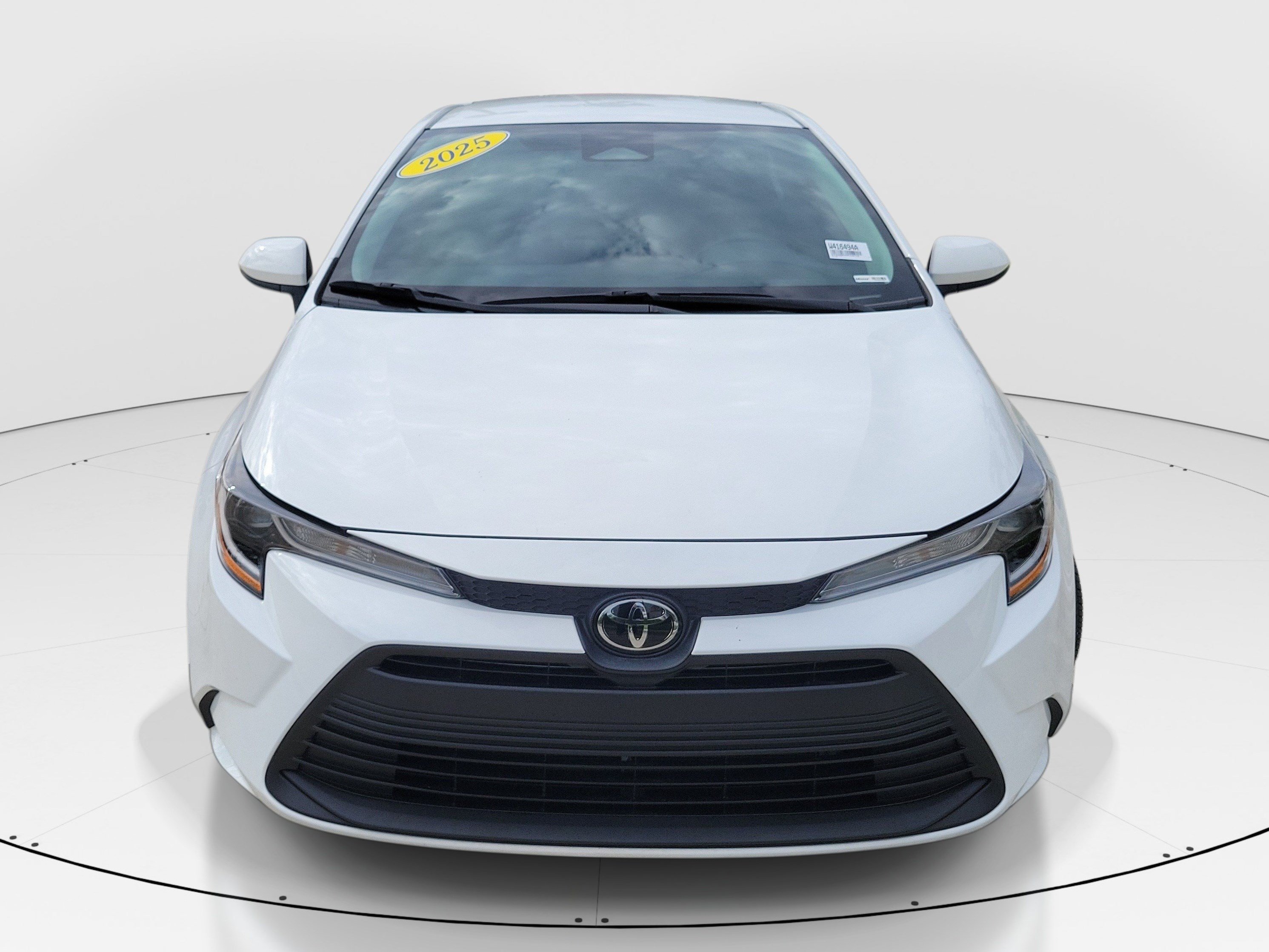 Used 2025 Toyota Corolla LE FWD image 2