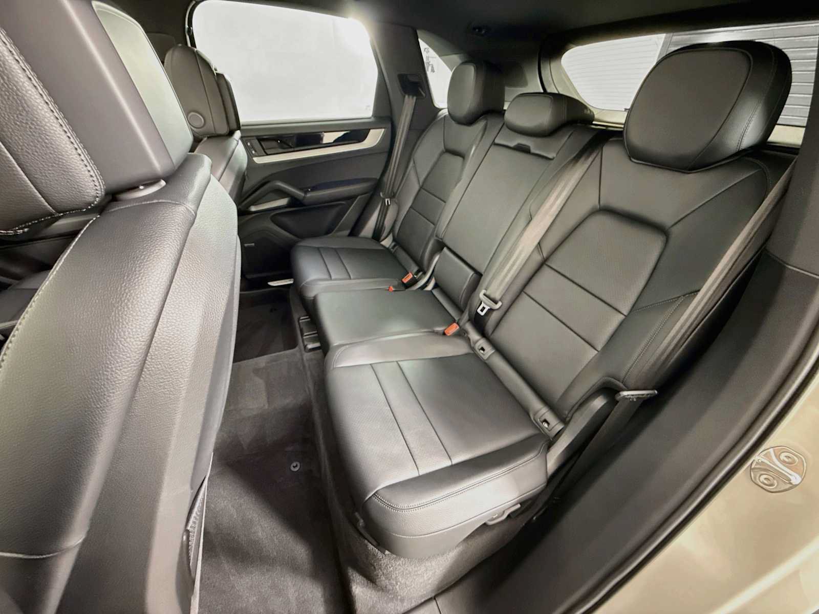 Certified 2025 Porsche Cayenne AWD/4WD image 23