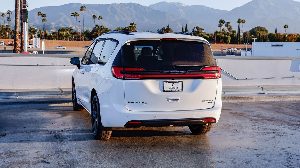 New 2026 Chrysler Pacifica Limited w/ S Appearance Package AWD/4WD image 7
