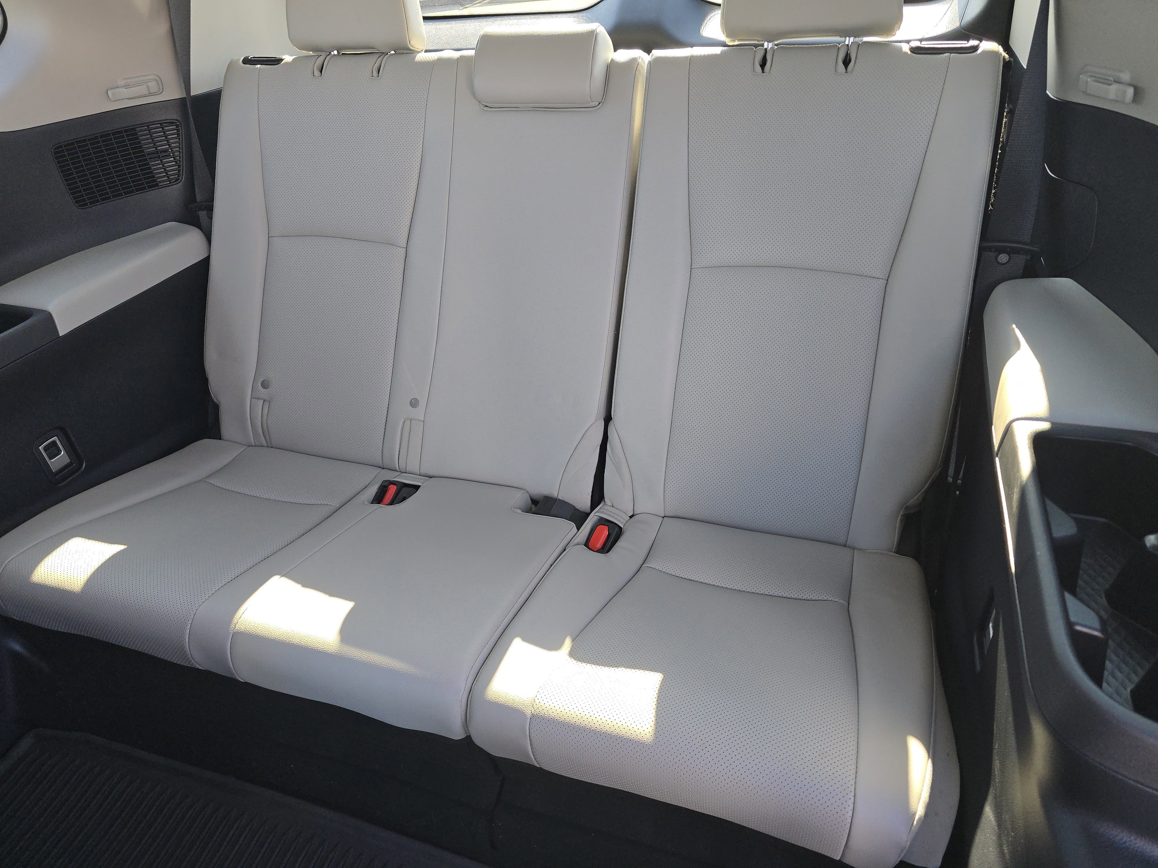 Used 2025 Toyota Grand Highlander XLE image 11