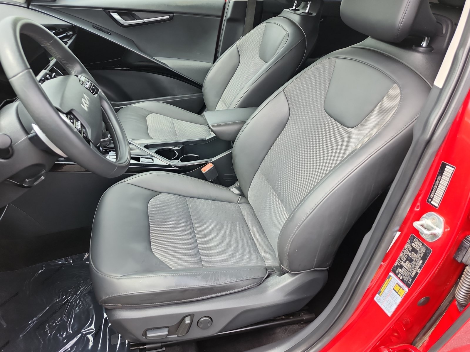 Used 2023 Kia Niro EX FWD image 10