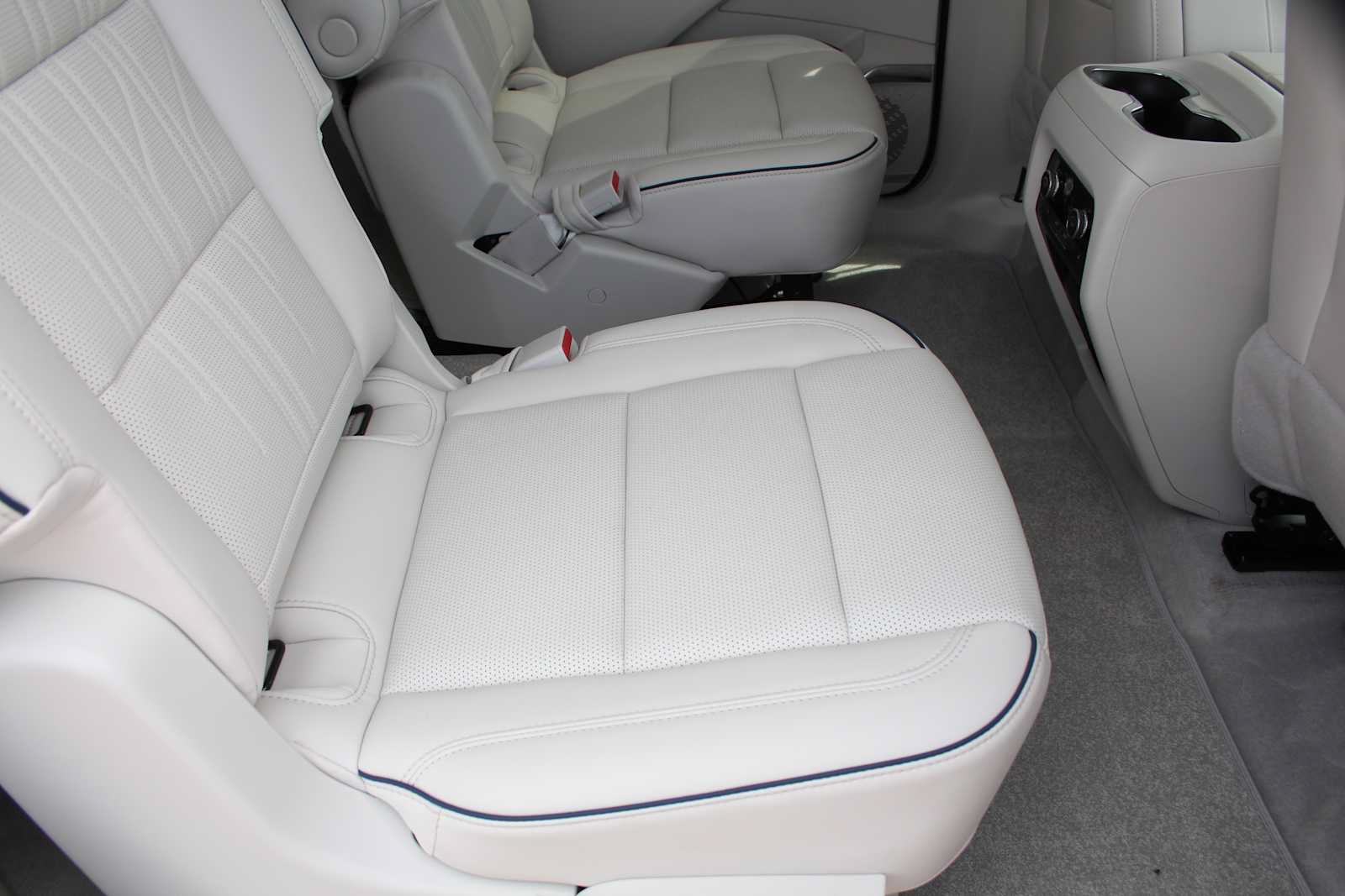 Used 2025 Buick Enclave Avenir AWD/4WD image 26