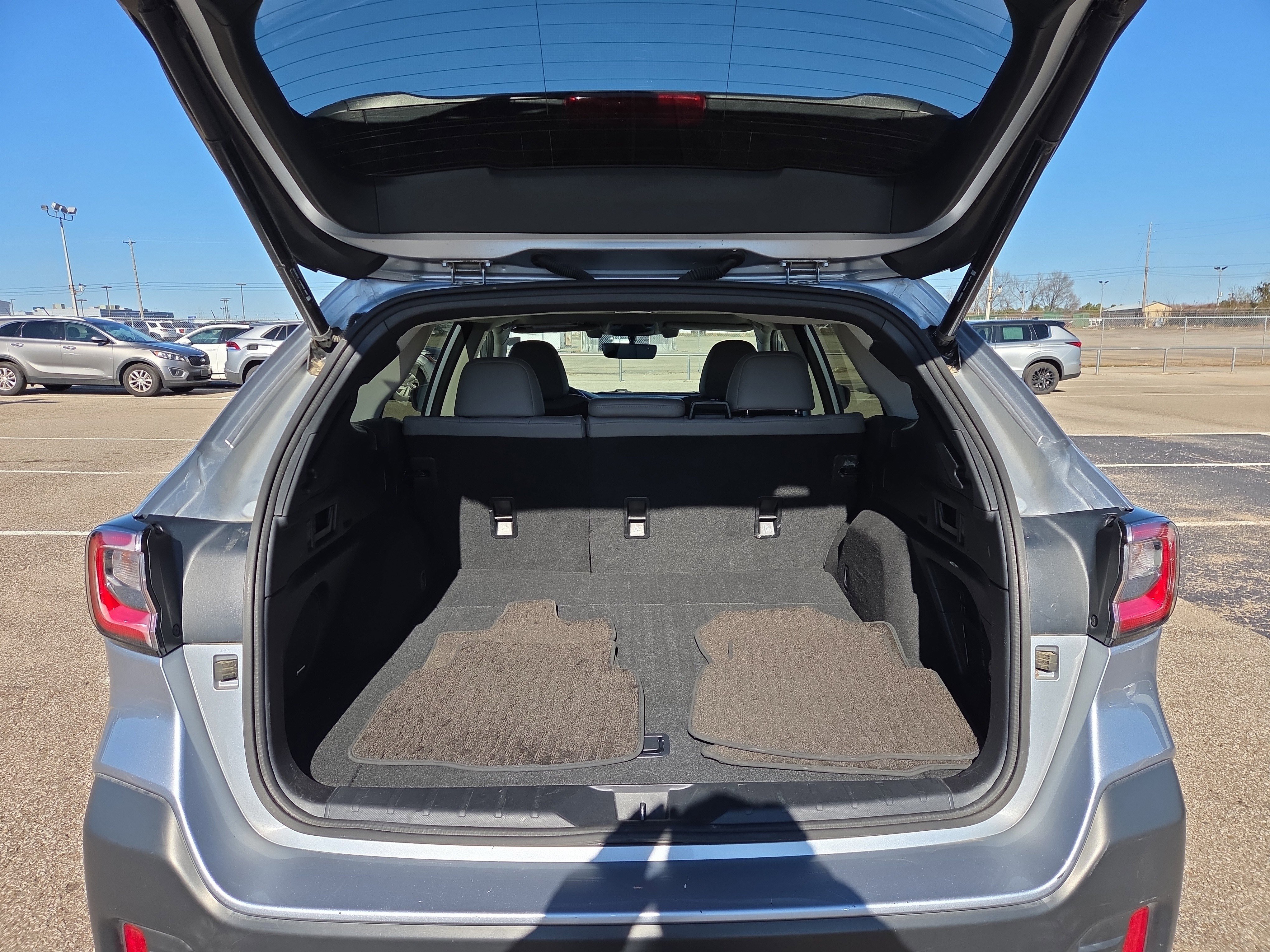 Used 2020 Subaru Outback Limited image 8