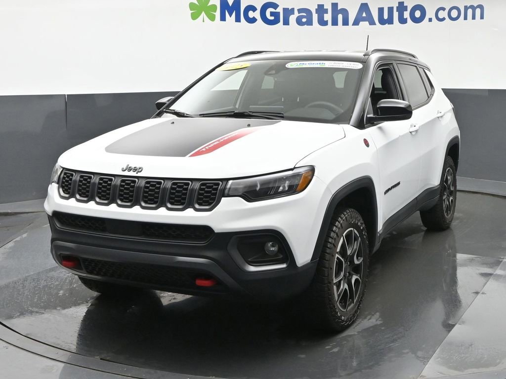 Used 2025 Jeep Compass Trailhawk w/ Trailhawk Convenience Group AWD/4WD image 16