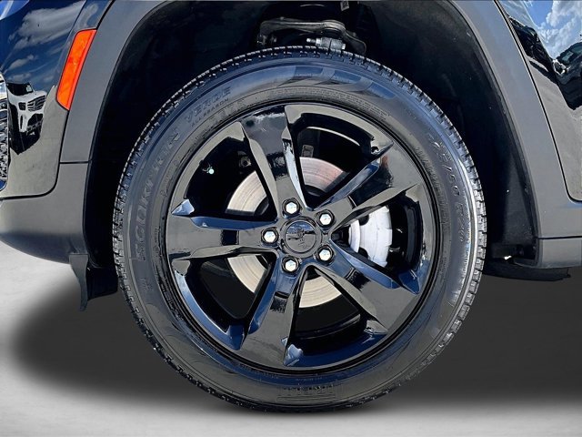 Used 2024 Jeep Grand Cherokee Limited w/ Black Appearance Package image 10