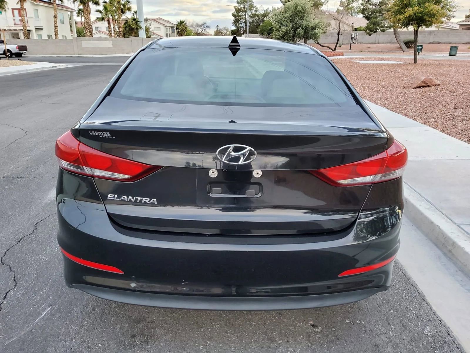 Used 2017 Hyundai Elantra SE image 17