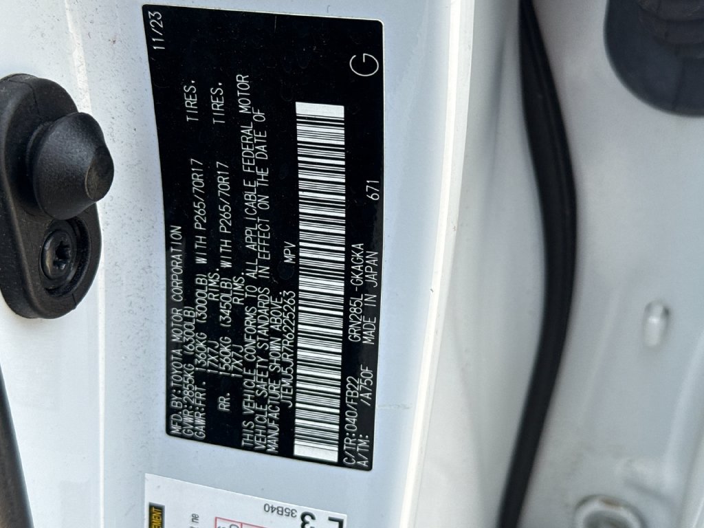 Used 2024 Toyota 4Runner SR5 AWD/4WD image 29