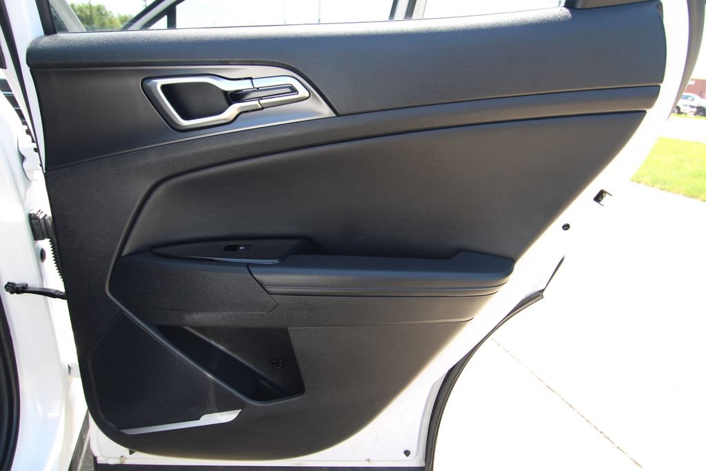 Used 2024 Kia Sportage EX FWD image 40