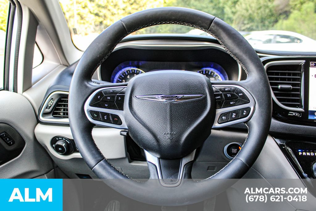 Used 2023 Chrysler Pacifica Touring-L FWD image 23