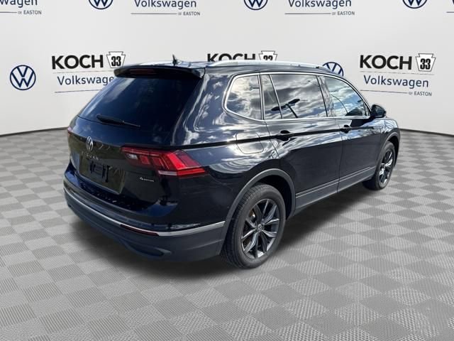 Used 2023 Volkswagen Tiguan SE w/ Panoramic Sunroof Package image 8