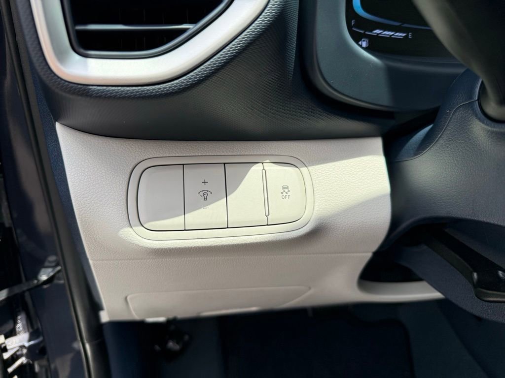 Certified 2023 Hyundai Venue Limited FWD image 12