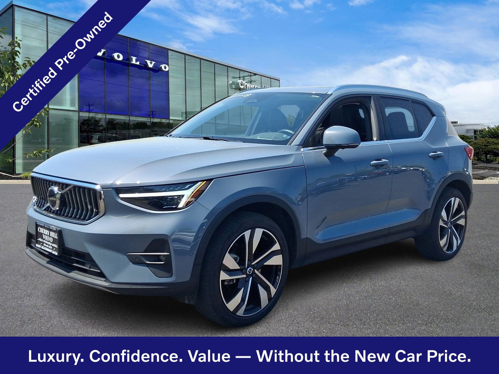 Certified 2023 Volvo XC40 B5 Ultimate w/ Protection Package Premier AWD/4WD image 3
