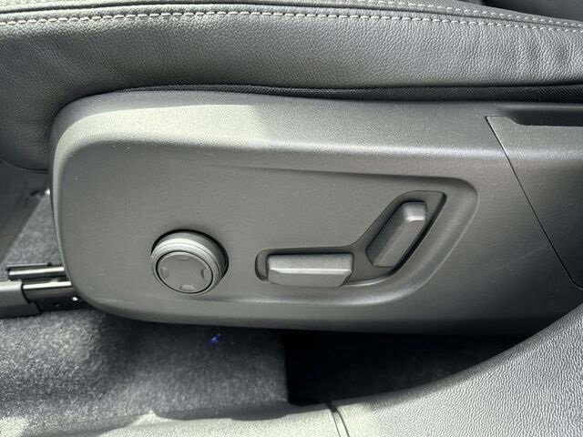 New 2024 Volvo XC40 B5 Plus w/ Climate Package image 35