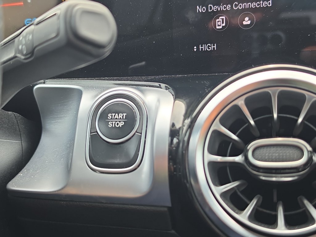 Used 2023 Mercedes-Benz EQB 300 4MATIC image 32