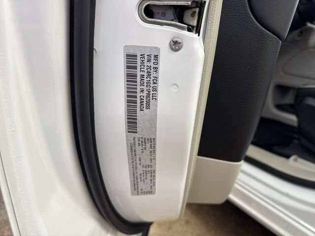 Used 2023 Chrysler Pacifica Limited FWD image 31