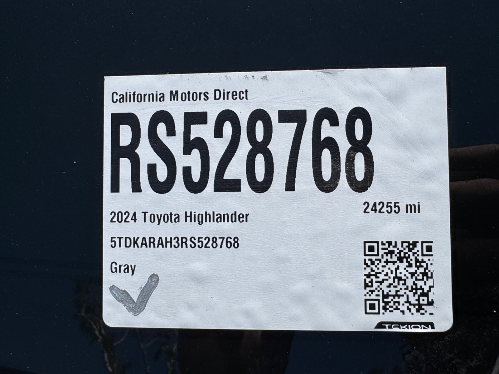 Used 2024 Toyota Highlander LE FWD image 19