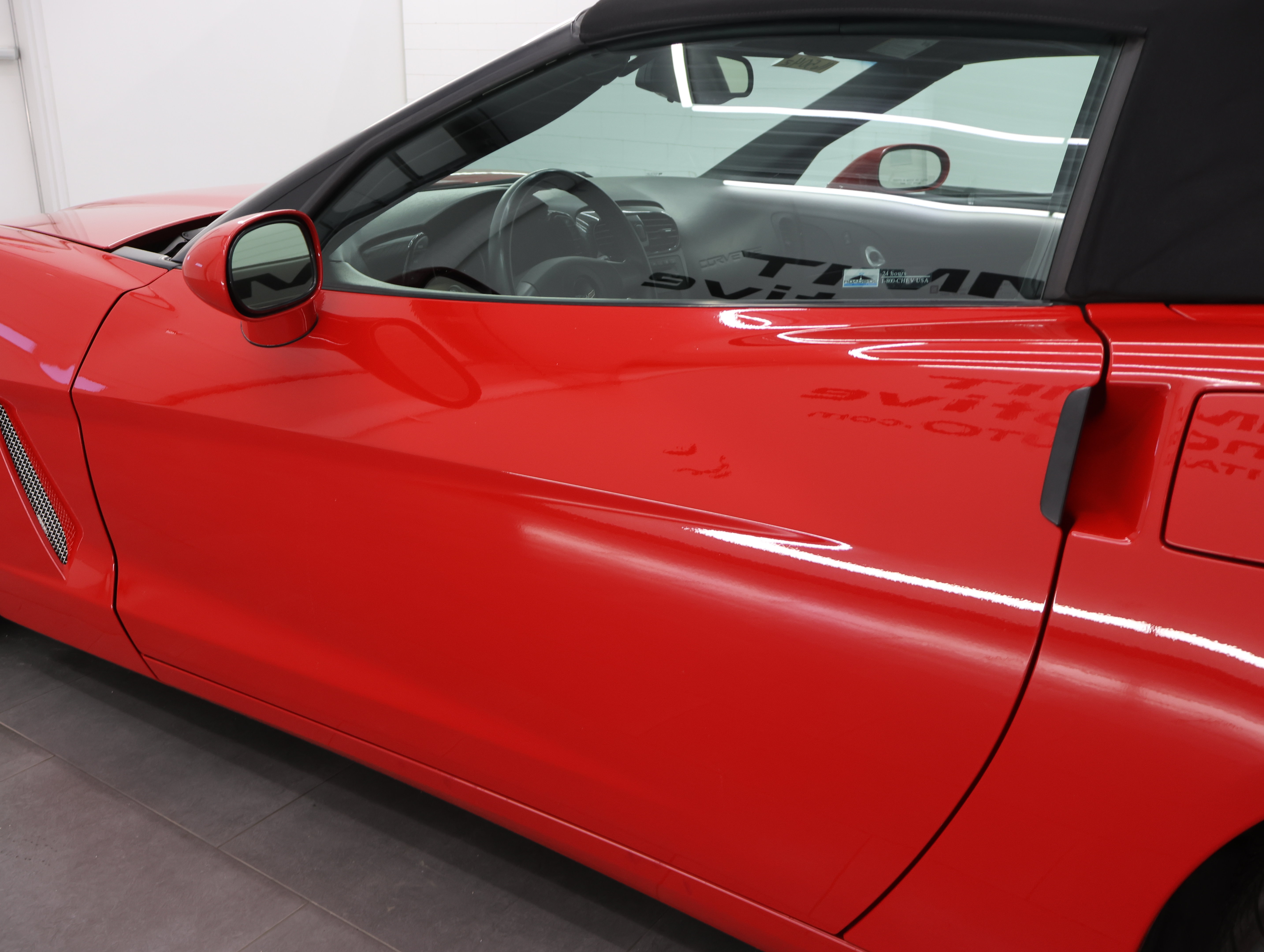 Used 2006 Chevrolet Corvette Convertible w/ Preferred Equipment Group RWD image 25