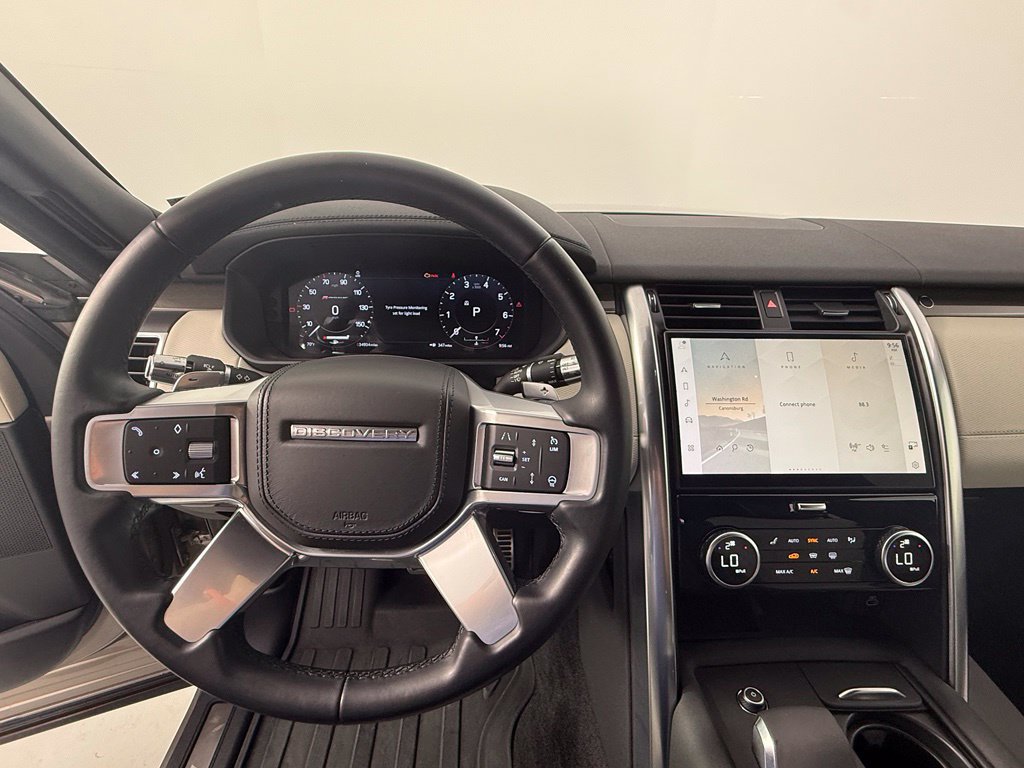 Used 2021 Land Rover Discovery HSE R-Dynamic AWD/4WD image 15