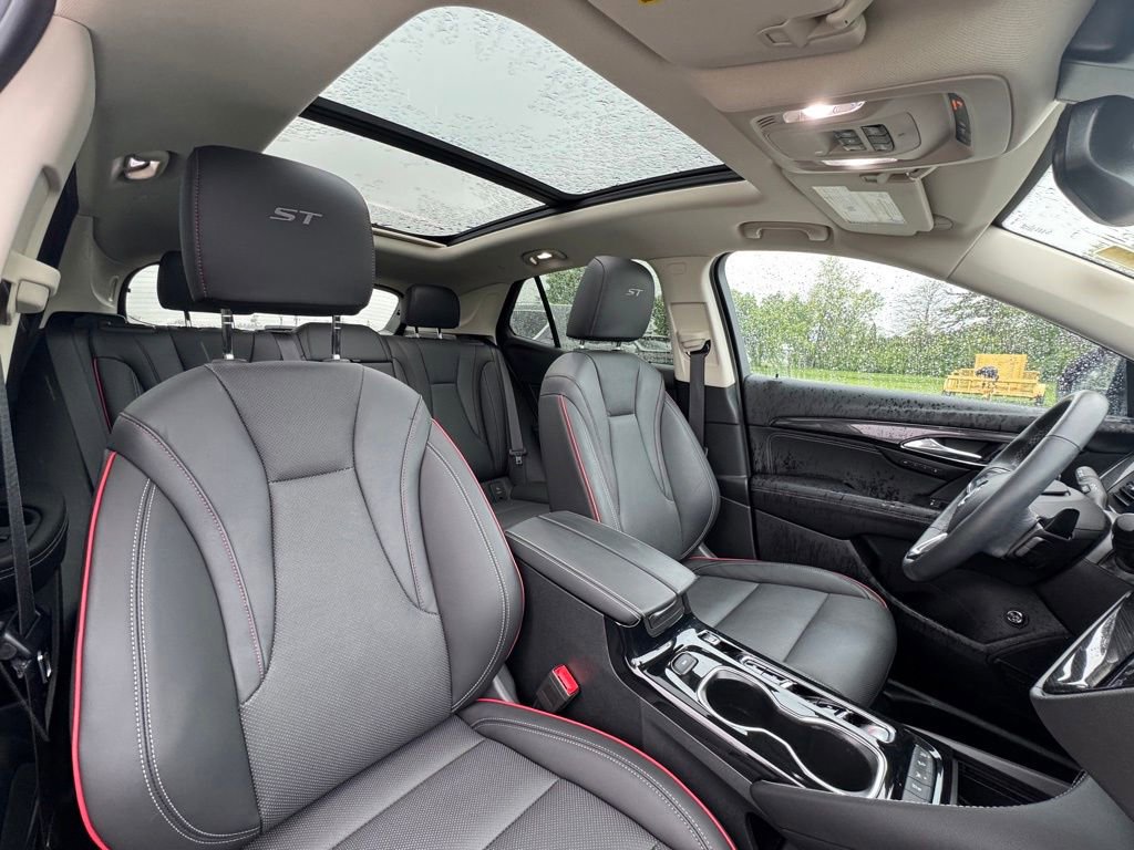 Used 2023 Buick Envision Essence w/ Sport Touring Package AWD/4WD image 30