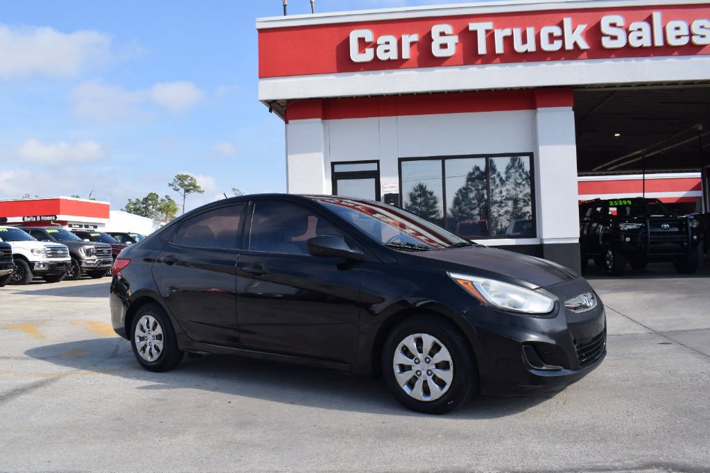 Used 2017 Hyundai Accent SE image 1