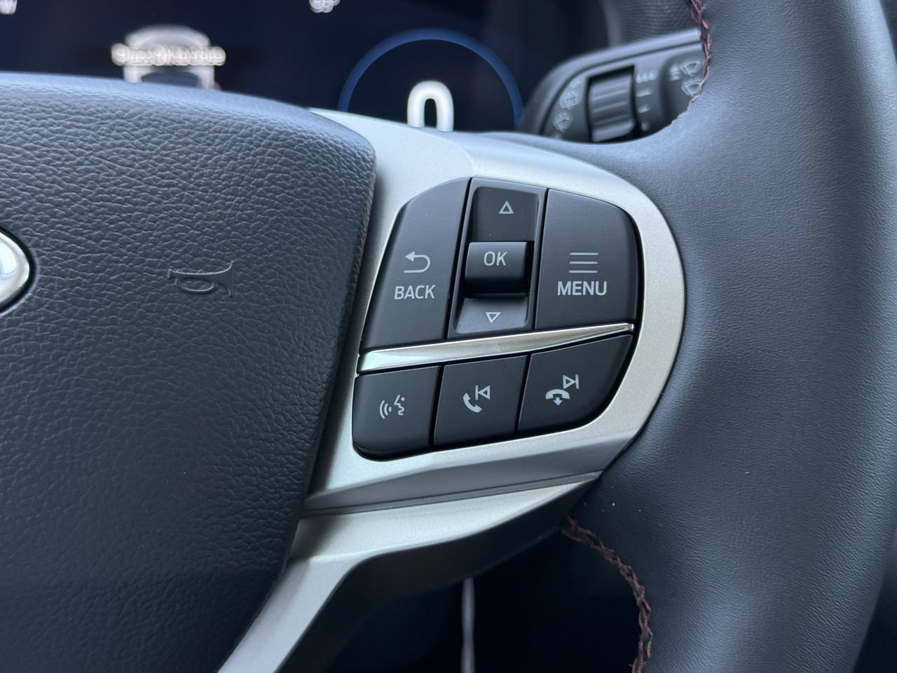 New 2026 Ford Explorer Active RWD image 12