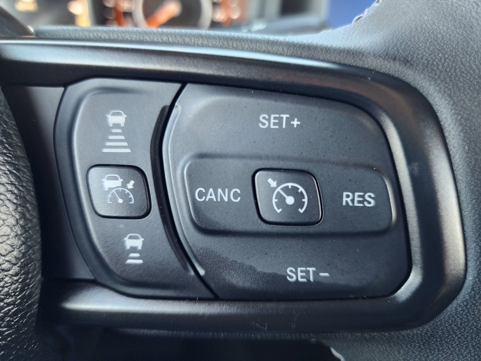 Used 2025 Jeep Gladiator Mojave AWD/4WD image 25