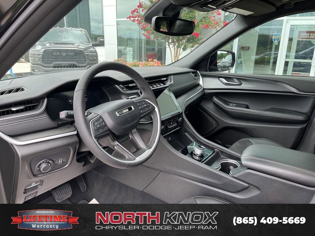 Used 2024 Jeep Grand Cherokee Altitude image 6