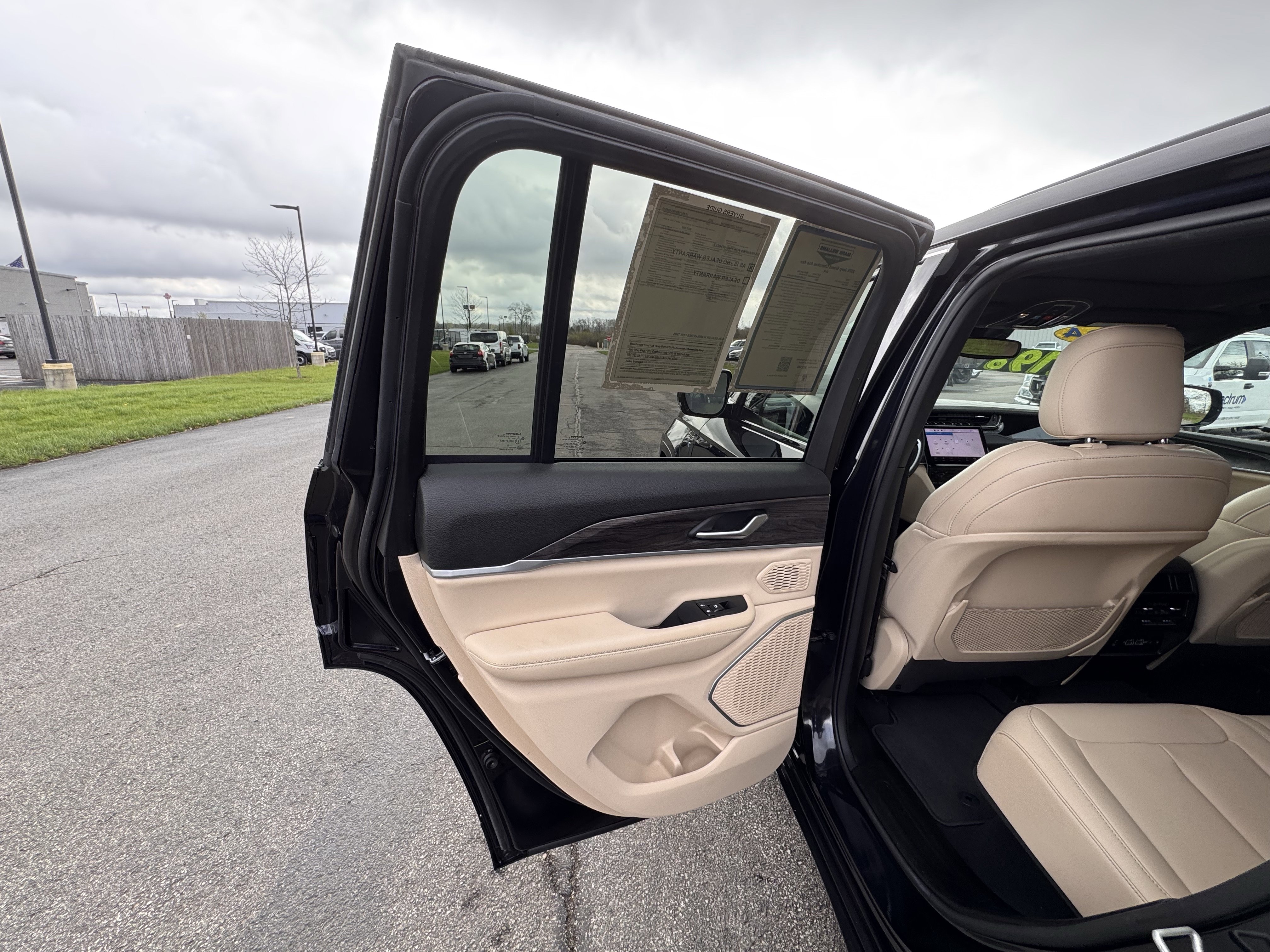 Used 2024 Jeep Grand Cherokee Limited 4xe image 31