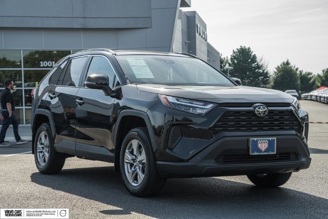 Used 2025 Toyota RAV4 XLE w/ Convenience Package AWD/4WD image 1