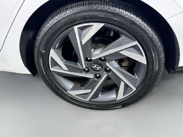 Used 2025 Hyundai Elantra Limited FWD image 33