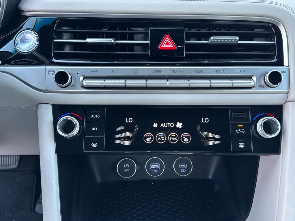 Used 2025 Genesis G70 2.5T image 14