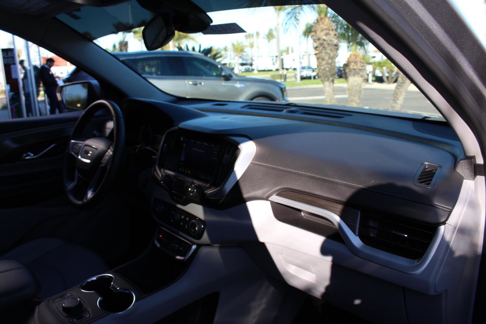 Used 2024 GMC Terrain SLT image 15