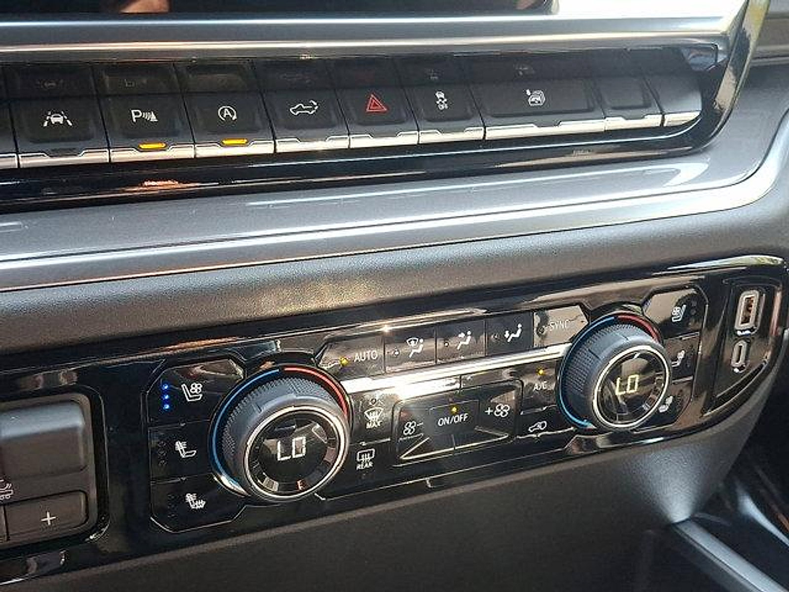 Used 2024 Chevrolet Silverado 1500 High Country w/ High Country Premium Package image 47