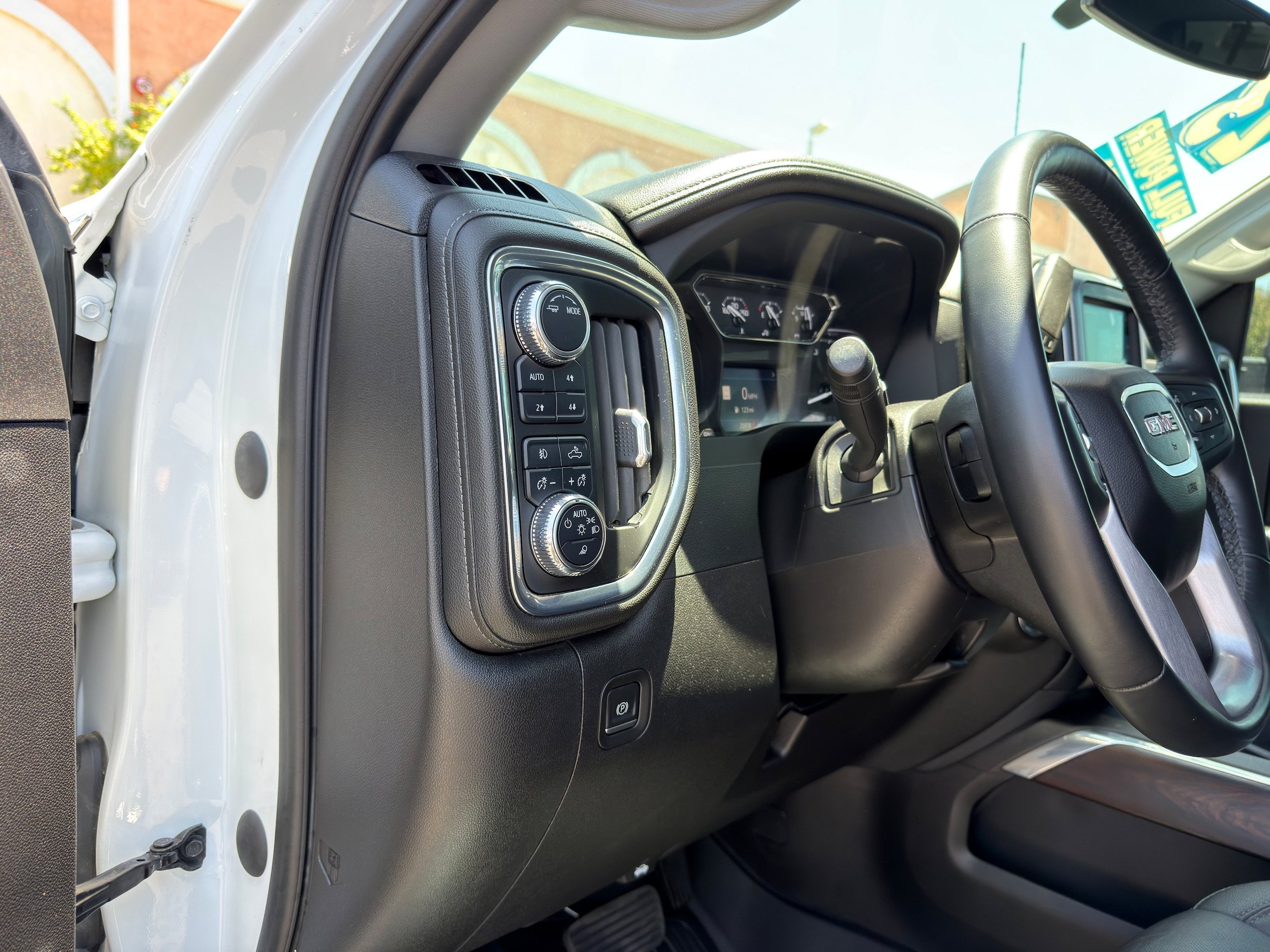 Used 2023 GMC Sierra 2500 SLT w/ SLT Preferred Package AWD/4WD image 35