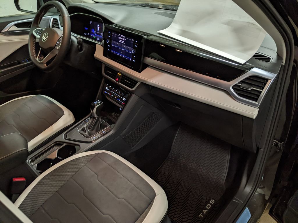 New 2026 Volkswagen Taos SE FWD image 20