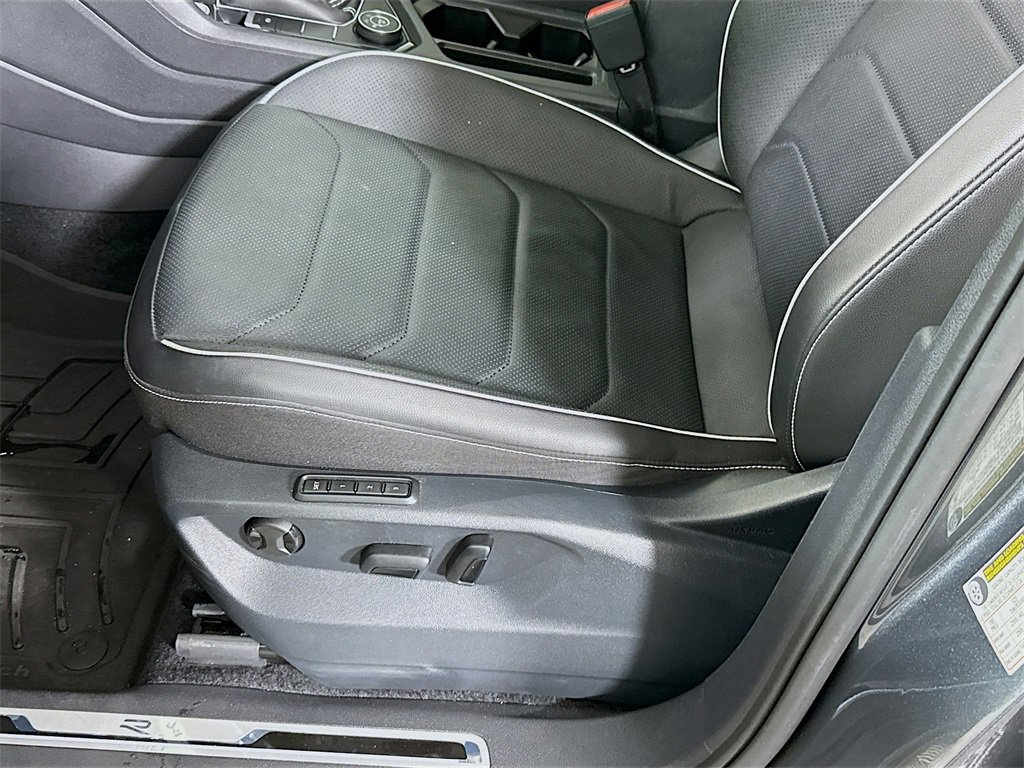 Used 2024 Volkswagen Tiguan SEL R-Line image 26